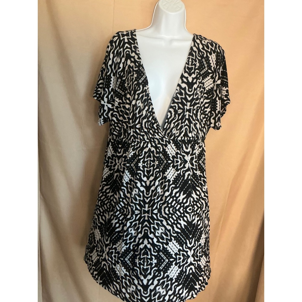 a.n.a A New Approach Dress Women XL Black White Excellent Geometric V-Neck Knit